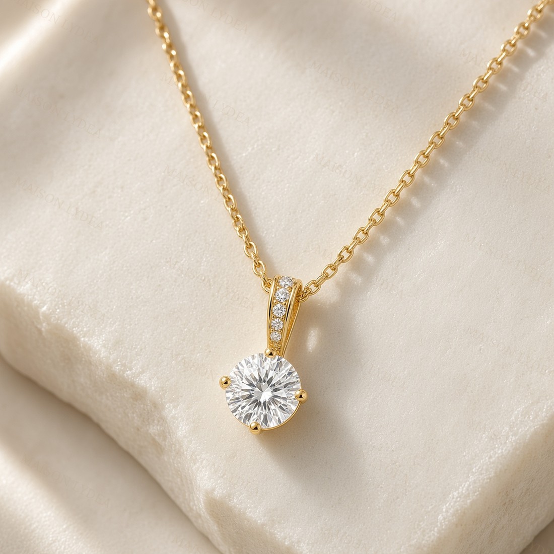 Collier Oxyde Blanc et Zirconiums Sertis
